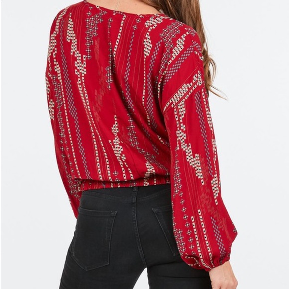 ⭐️NEW ARRIVAL⭐️ Holiday VNeck Cropped Twist Blouse - Picture 4 of 4